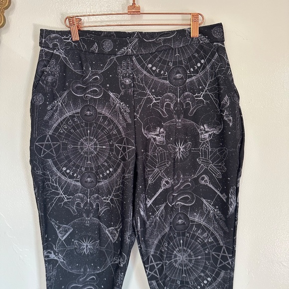 BlackMilk Zodiac Print Fleece Lined Cropped Pants with Pockets, Large - Picture 1 of 8